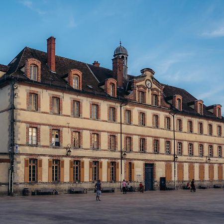 Le Clocher Du Chateau Fontainebleau Exteriör bild