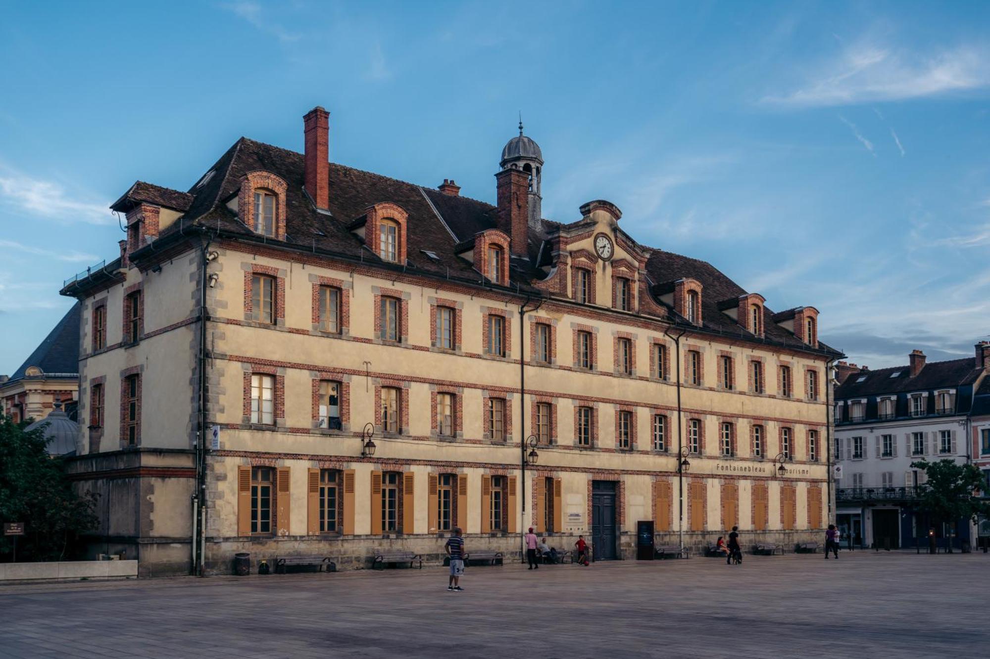 Le Clocher Du Chateau Fontainebleau Exteriör bild